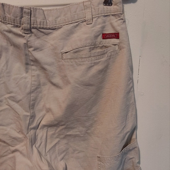 Dickies Cargo Shorts - Picture 3 of 4